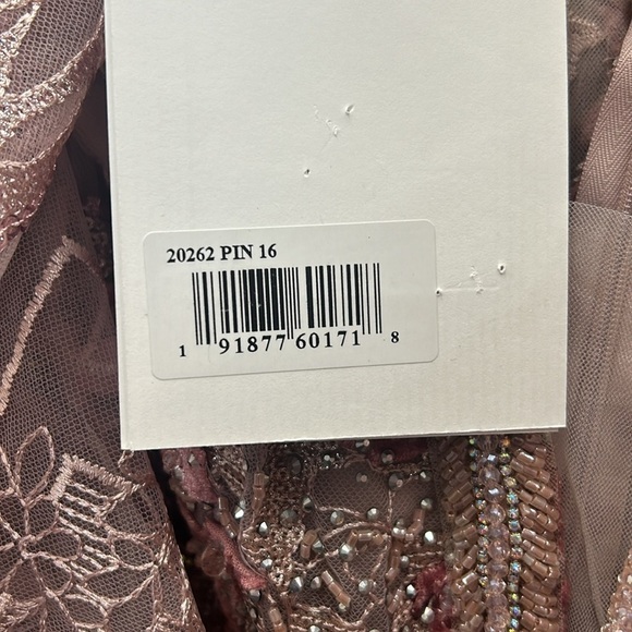 Mac Duggal 20262 NWT EMBROIDERED FLOUNCE SLEEVE A LINE GOWN - Picture 8 of 9